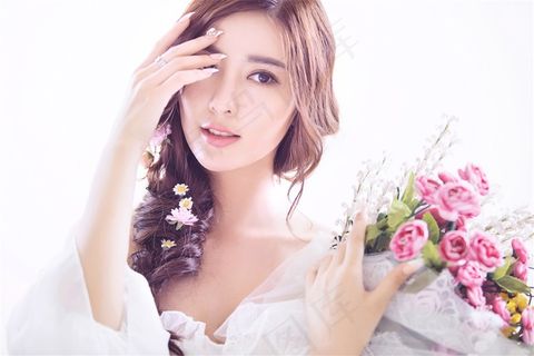 捧花的优雅女神