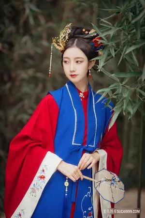 红蓝古装服饰清纯女子高清写真图片