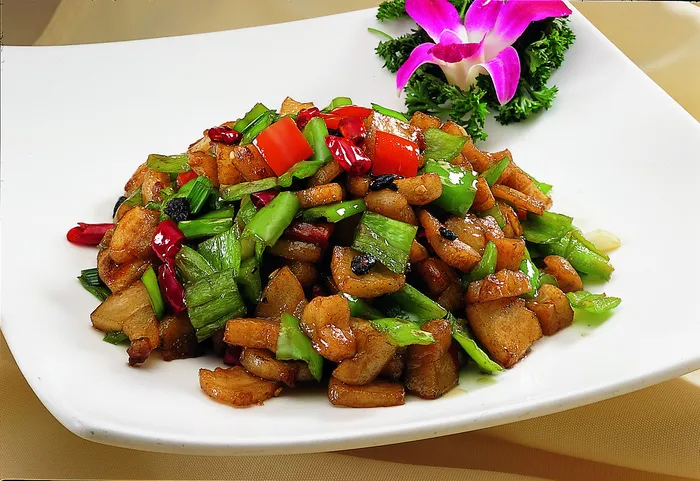 川菜湘菜高清菜谱 大蒜辣椒炒油渣