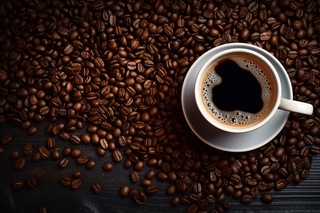 咖啡杯咖啡豆铺满摄影图