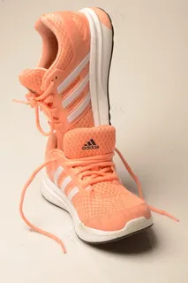 阿迪达斯运动鞋图片