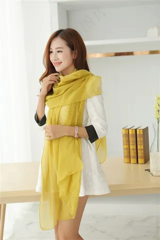 丝巾女模特写真摄影