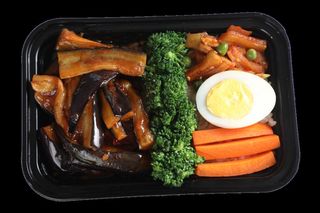 鱼香茄子快餐盖浇饭产品成品高清大图餐盒装夜市小吃免扣