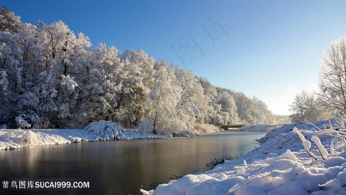 唯美雪景湖畔风景画壁纸