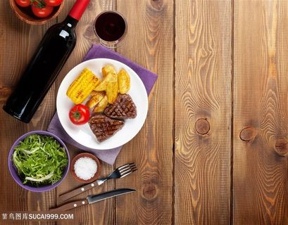 桌面上的牛排和水果玉米红酒西式饮食图片美食西餐图片