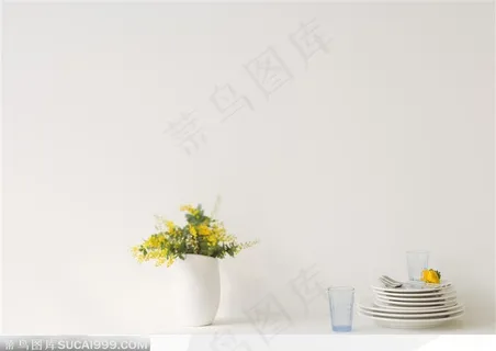 远看桌子上的餐具和鲜花 远看桌子上的餐具和鲜花