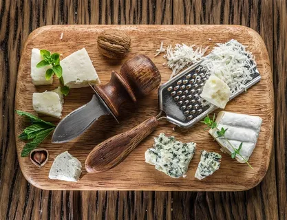 砧板上的道具和食材