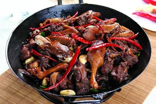 干锅美食焖锅湘菜麻辣香辣纸锅干锅啤酒鸭