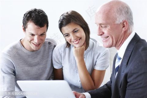 正在讨论工作的商务人士高清图