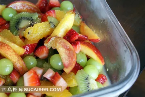 草莓猕猴桃葡萄苹果布霖沙拉
