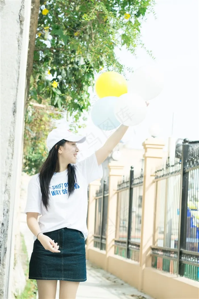 阳光少女户外图片