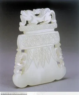 中华传统工艺-雕刻精美的白色玉璧 中华传统工艺-雕刻精美的白色玉璧