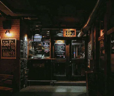 夜晚街道美食小店户外灯光摄影