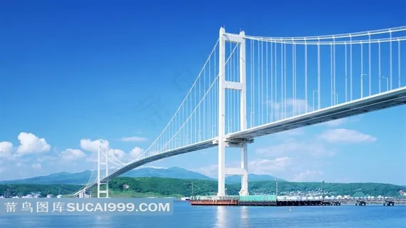 蓝天白云下欧洲桥梁风景图片 蓝天白云下欧洲桥梁风景图片