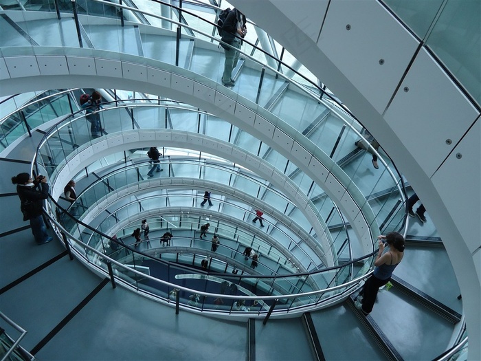商务楼里的环形楼梯