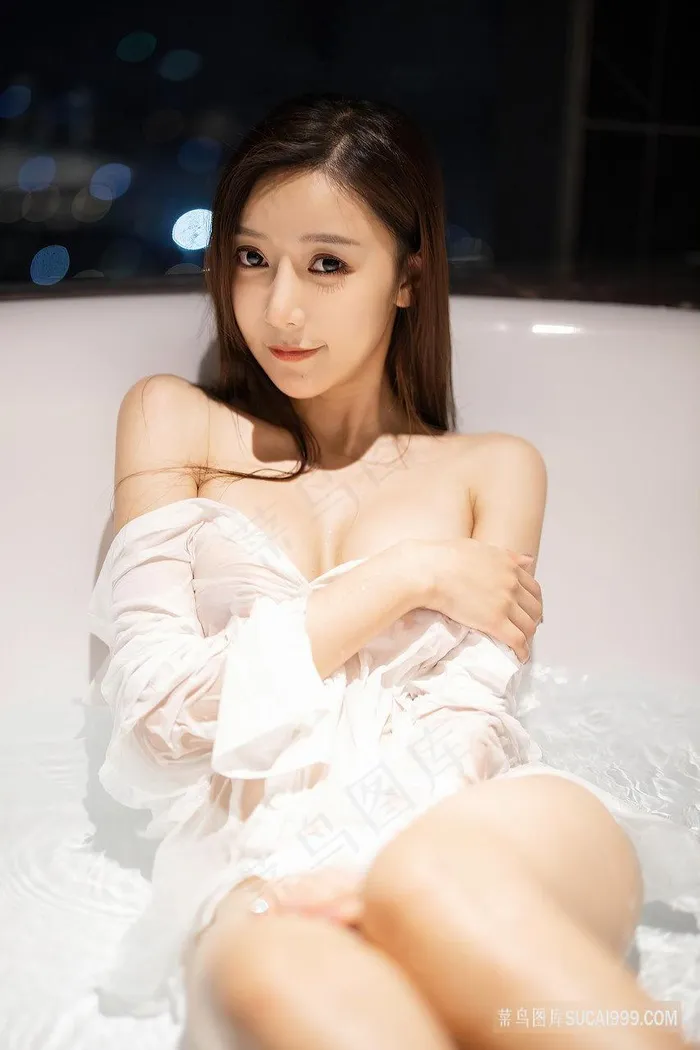 浴缸里洗澡的美女湿身诱惑王馨瑶图片
