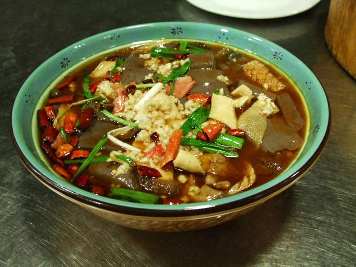 10蜀山毛血旺 一篓油
