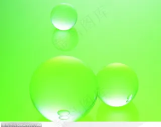 绿色底板上的水珠