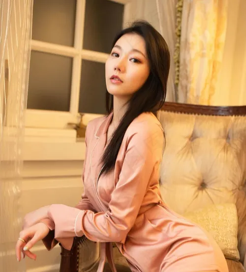 gogo国模高清大胆安然性感美女私房照图片集