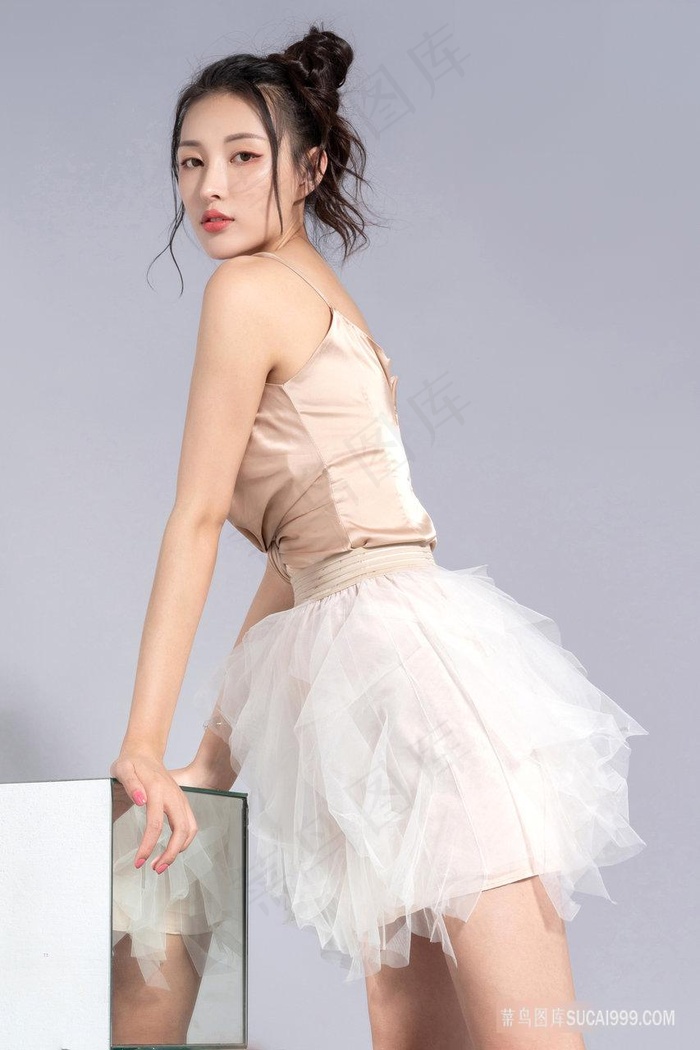 亚洲精品**美女时尚写真图片