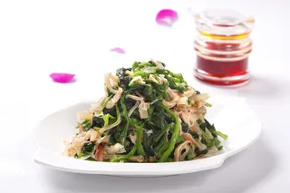 墨鱼丝拌菠菜