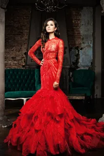 穿着红色鱼尾裙的美女高清图片 穿着红色鱼尾裙的美女高清图片