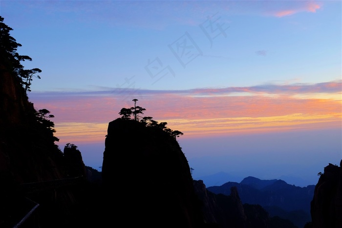 黄昏黄山迎客松