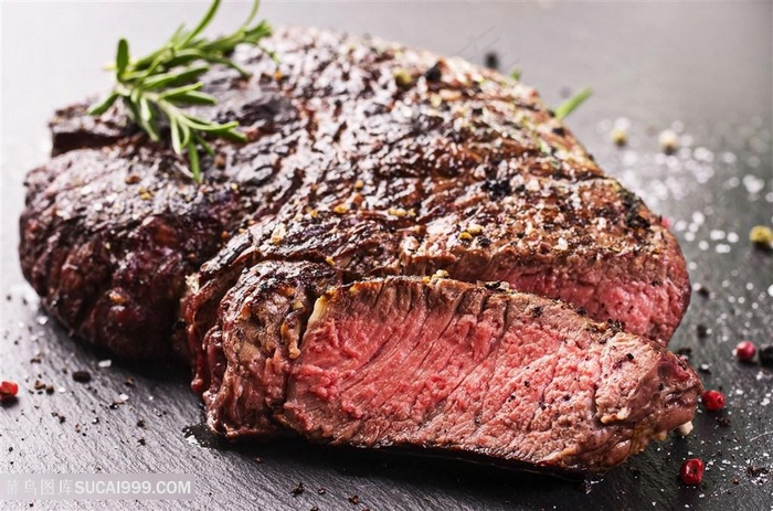 切开一片得牛排图片