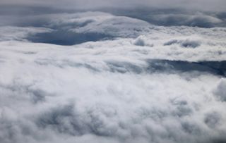 天空白云雾气风景