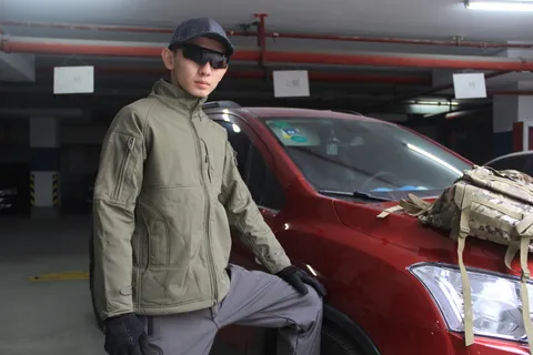 军迷风特工造型男士人物汽车