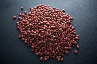 桌子上的一摊红豆