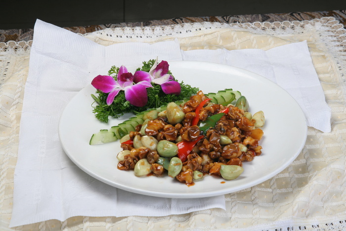 12腊八蒜烧海螺  香辣虾