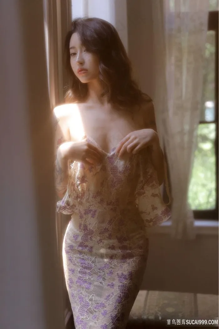性感低胸长裙美女妩媚写真套图