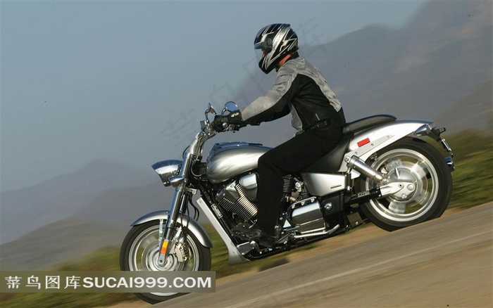 驾驶摩托车下坡摄影素材