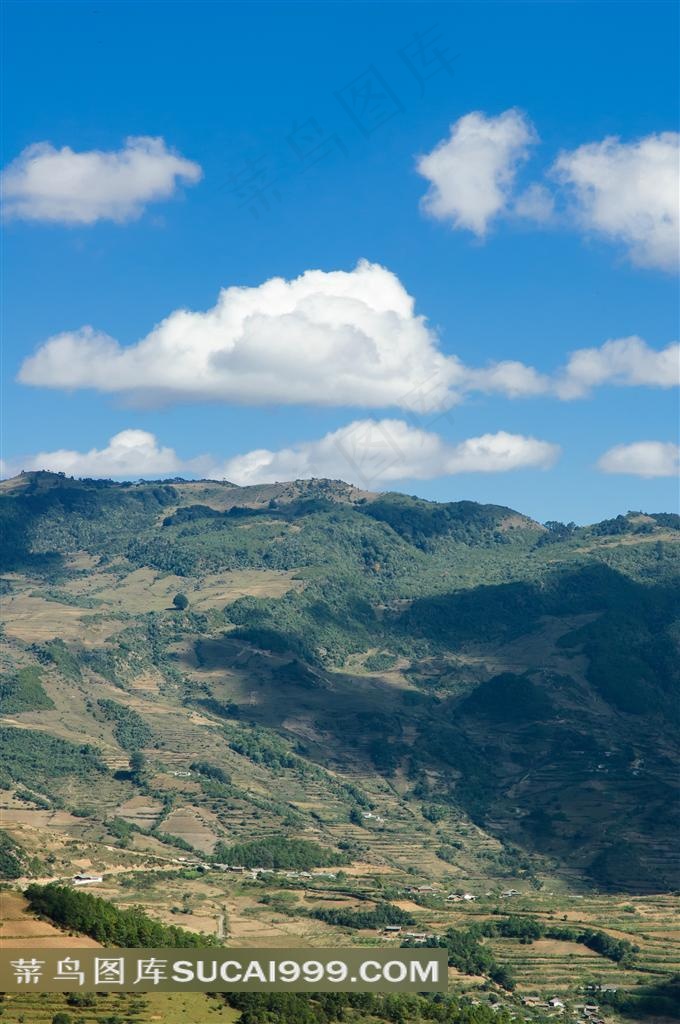 辽阔的高原天空山水风景图片