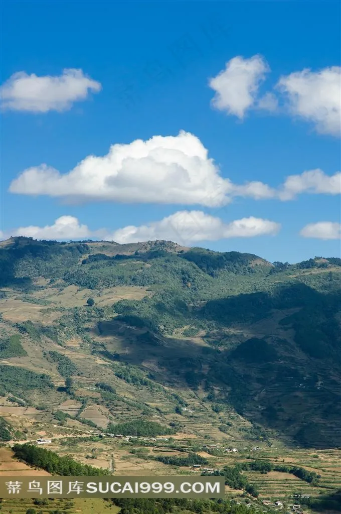 辽阔的高原天空山水风景图片