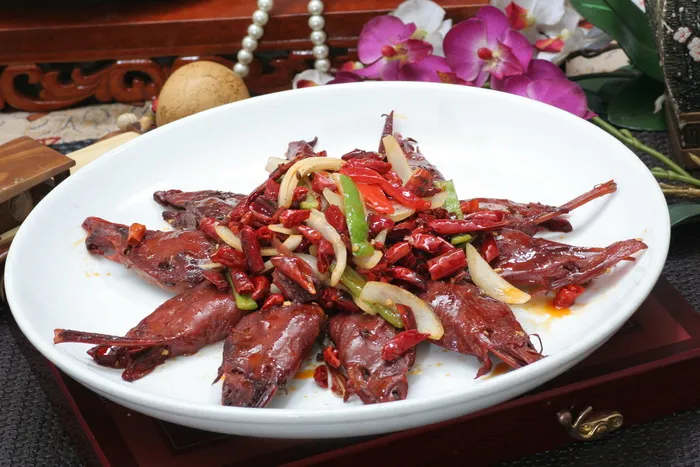 香辣鸭头  32元 (1)