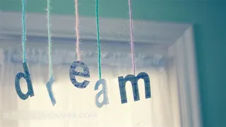 被绳子吊起来的“梦想”字母