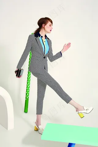 休闲职业装美女图片