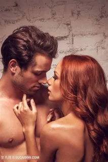 调情的金发欧美情侣图片