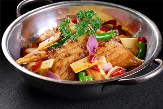 干锅美食焖锅湘菜麻辣香辣纸锅干锅耗儿鱼