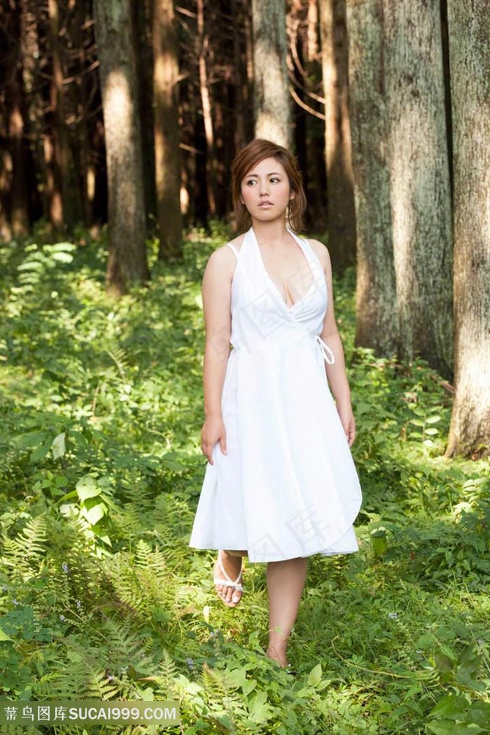 日本成熟美女户外写真图片