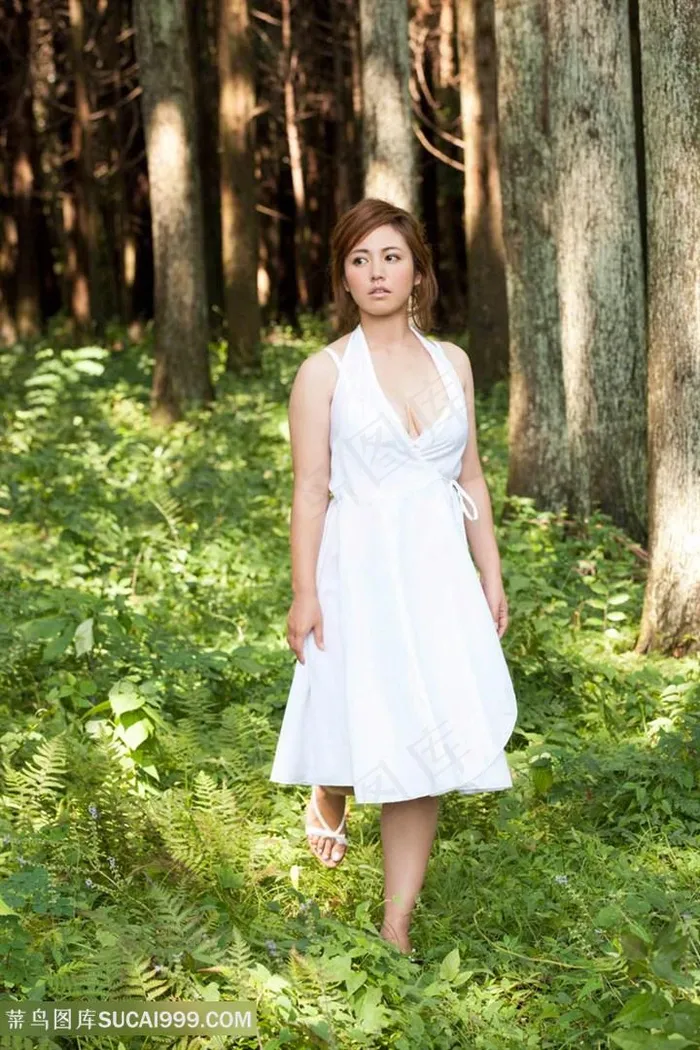 日本成熟美女户外写真图片
