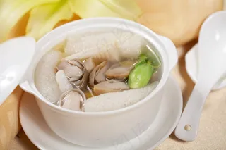  草菇竹荪汤