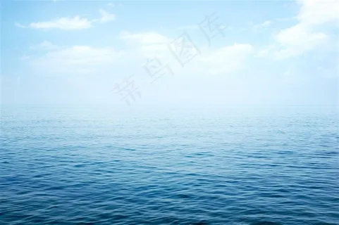 平静的一望无际的大海高清图片