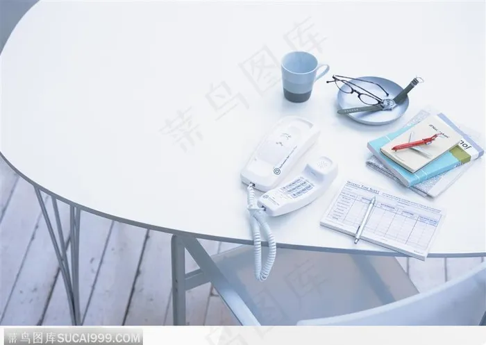 电话 桌子 茶杯 笔 本子