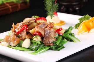 老妈菜梗炒鱼干 (1)