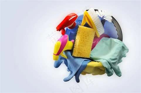收纳清洁工具的桶