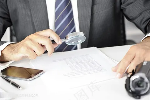 创意商务人士与放大镜高清