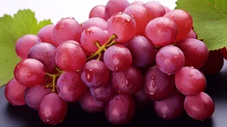 一串葡萄红提水果摄影图
